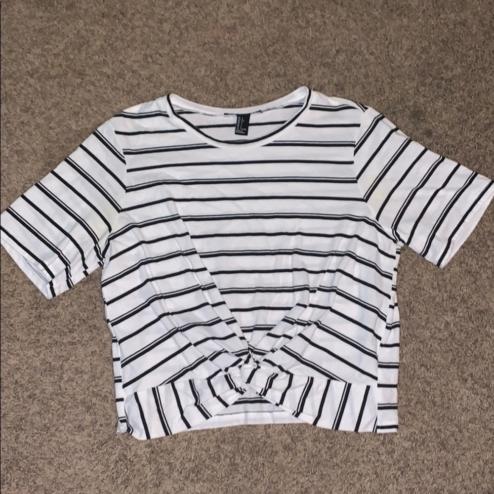 Forever 21 Black & White Striped Short Sleeve Tee.